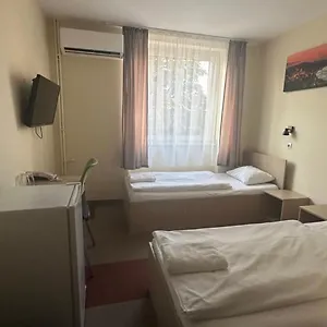  Bed & Breakfast Free Parking, Free Breakfast, Only 15 Minutes To Center
